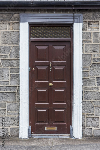アイルランドの古いドア Old red door
