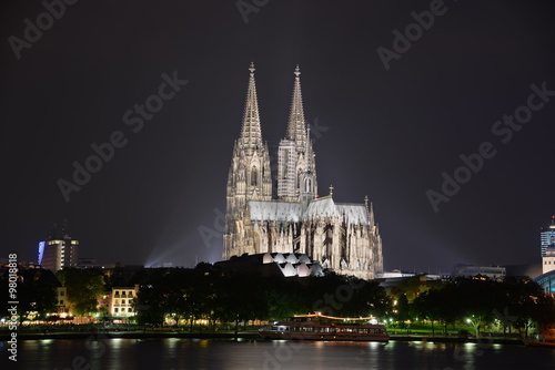 Kölner Dom bei Nacht