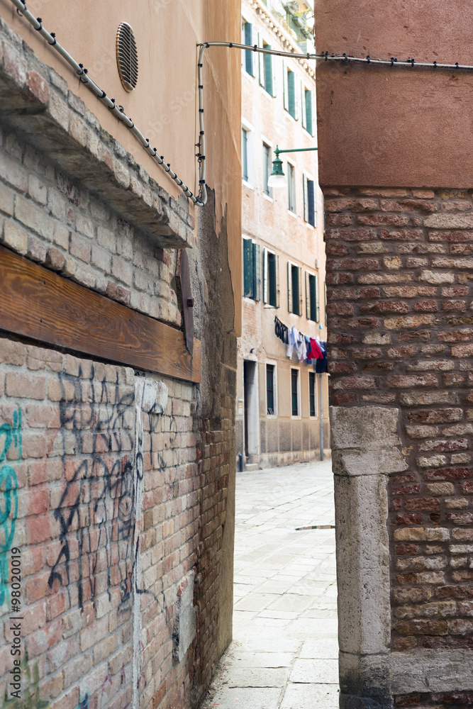 Fototapeta premium narrow gap in Venice