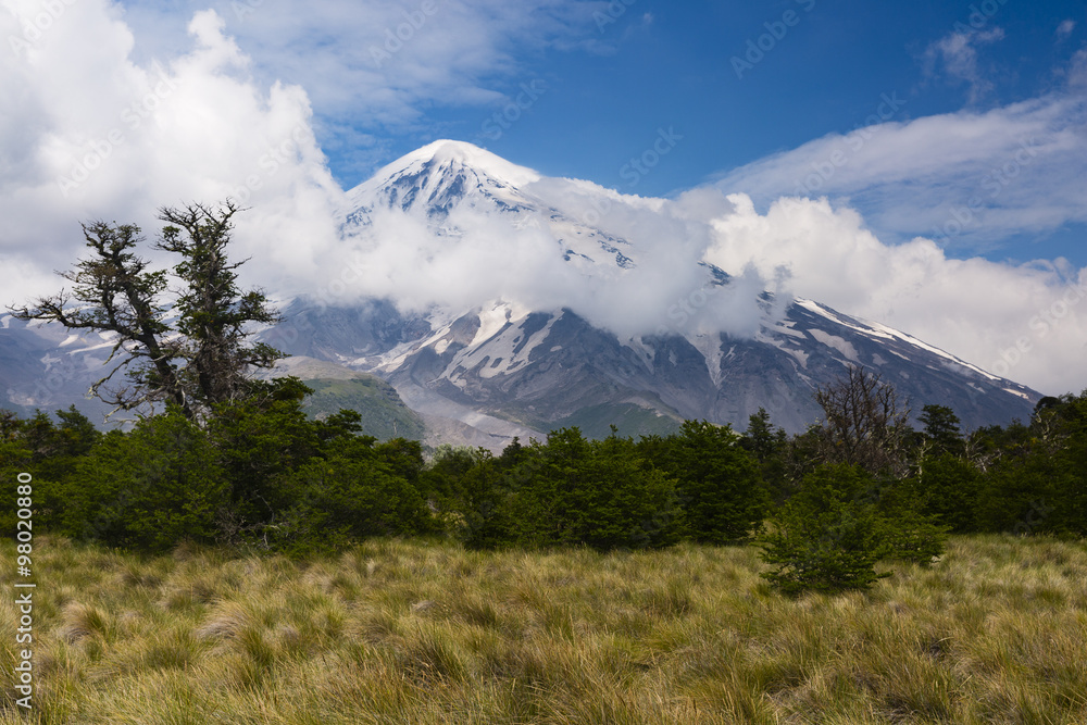 Fototapeta premium Śnieg na szczycie Vulcano