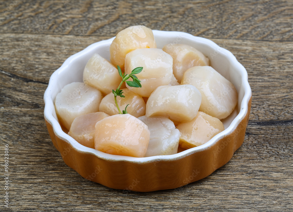 Raw scallops Raw scallops