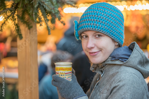 Quadro su tela Glühwein-Genuss beim Weihnachtsmarkt