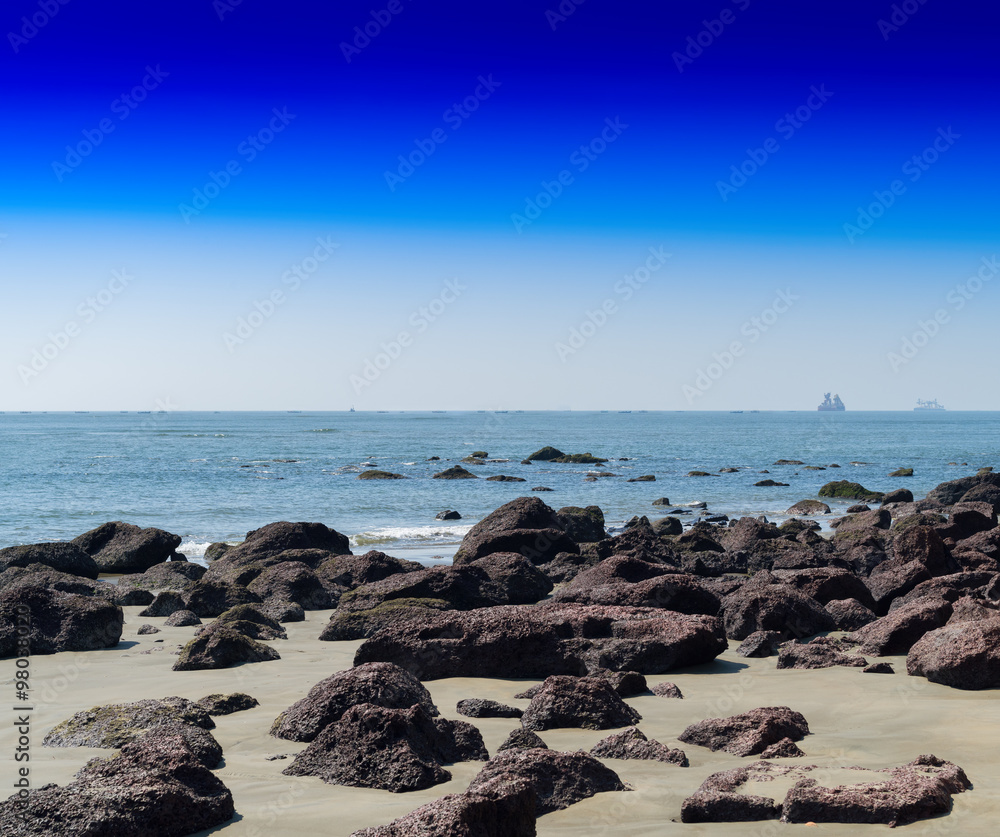 Horizontal vivid stony beach ocean horizon landscape background