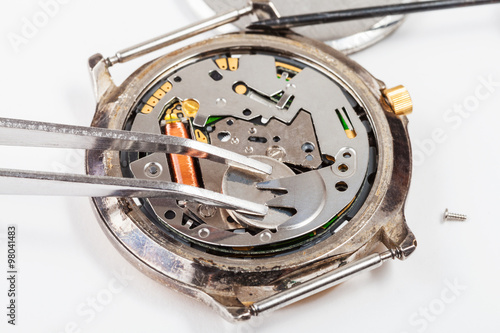 replacing battery in quartz watch by tweezers