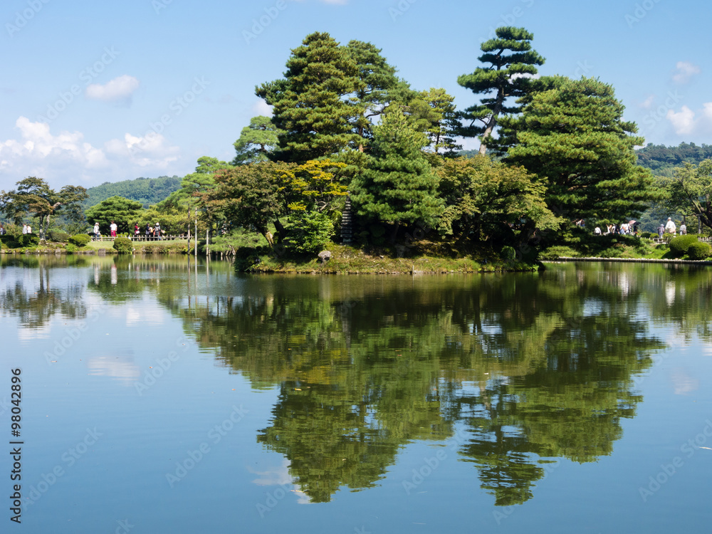 Kasumi pond in Kenrokuen garden