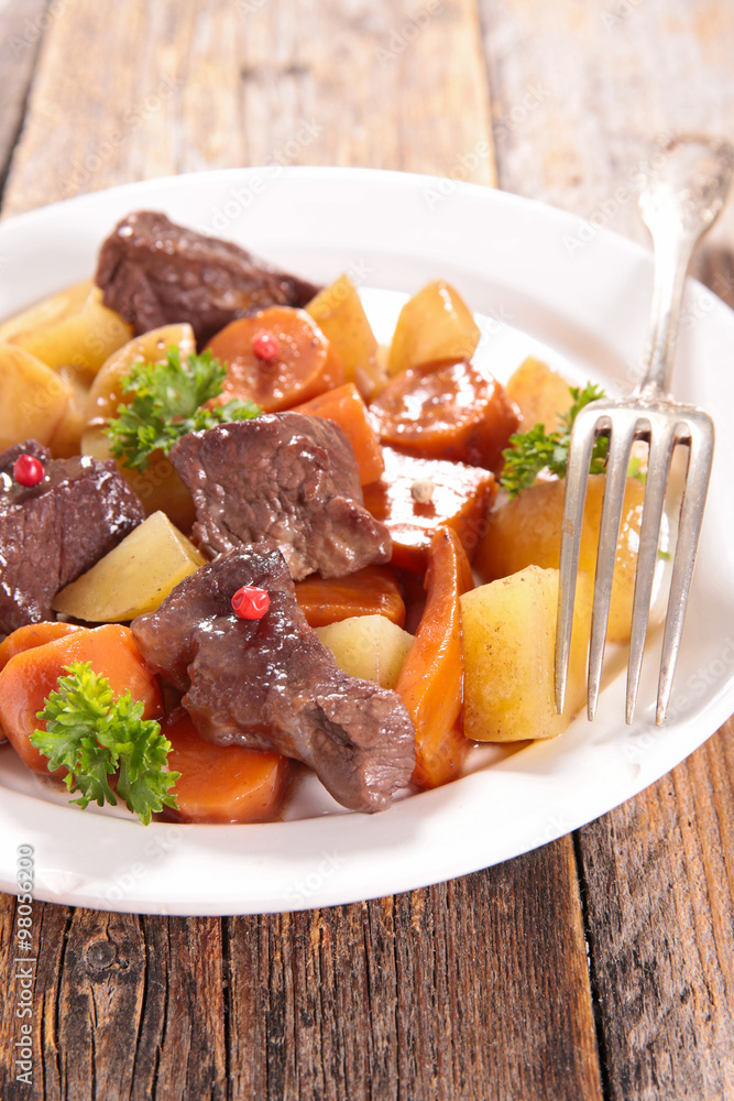 beef stew with carrot and potato beef stew with carrot and potato