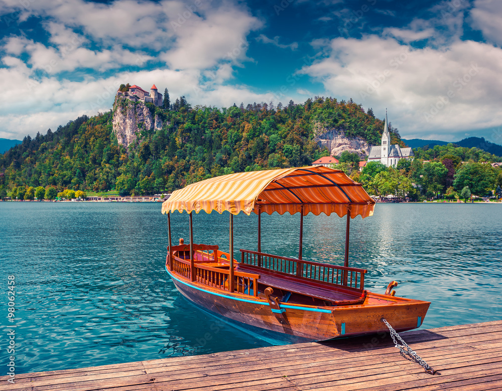 Obraz premium Lake Bled (Blejsko jezero) is a glacial lake