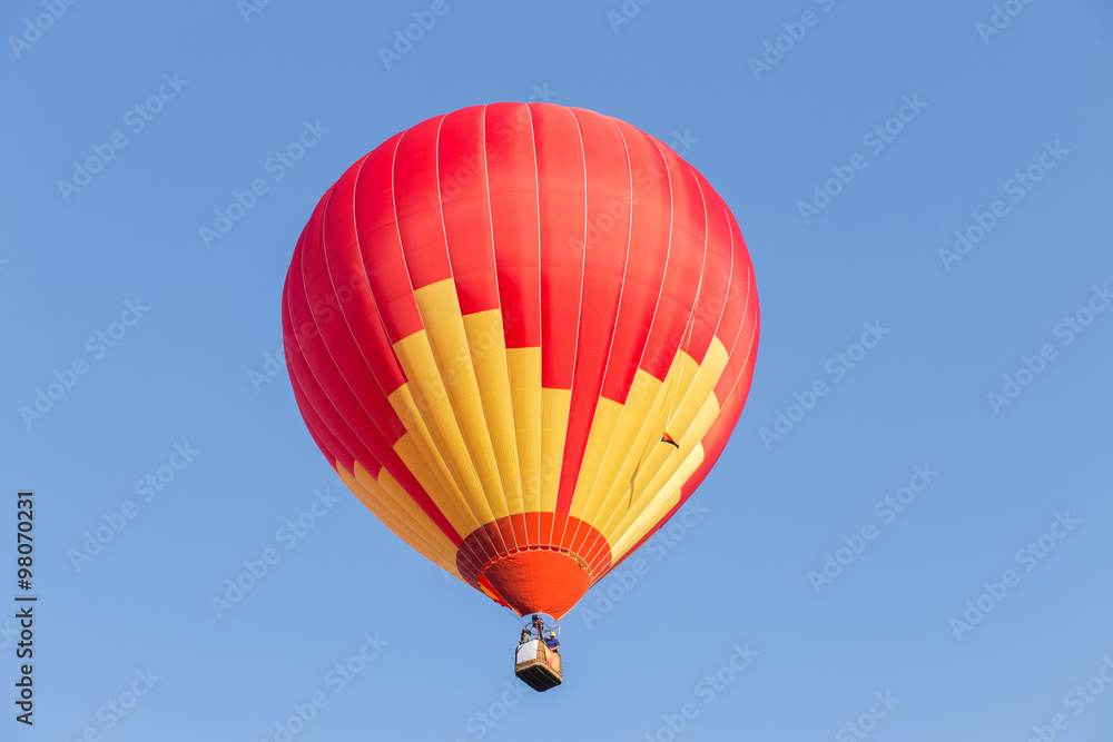 Fototapeta premium Red hot air balloon on blue sky