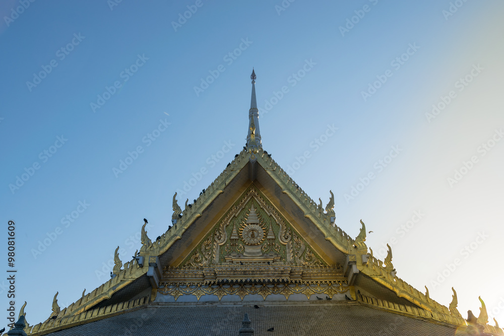 Fototapeta premium Roof Buddhist temple .