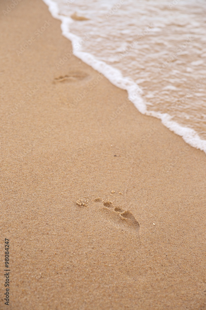 Ślady stóp na piasku - obrazy, fototapety, plakaty 