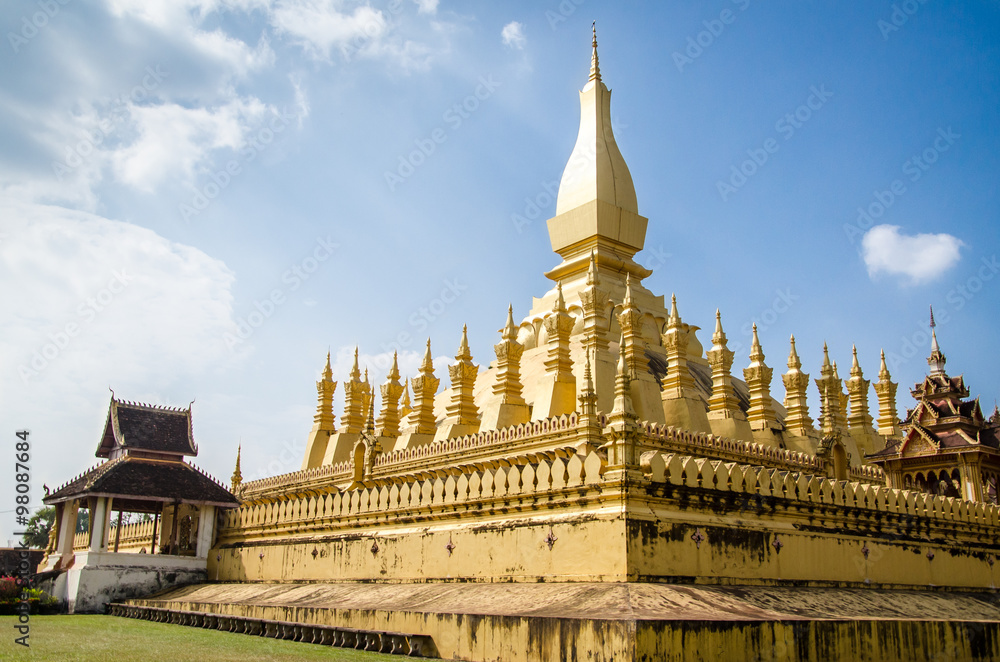 Naklejka premium Pha That Luang in Laos
