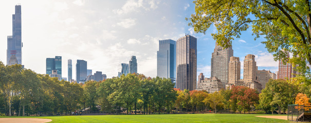 Leinwandbilder Khaki City Park and Skyscrapers  © jovannig