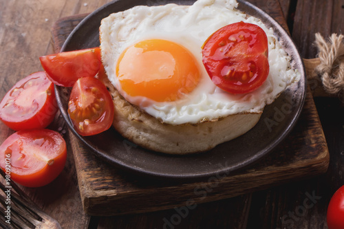 Tableau sur toile Vintage crumpets with eggs