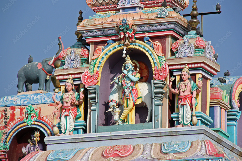 Inde, divinités hindous sur un temple à Udaipur, Rajasthan