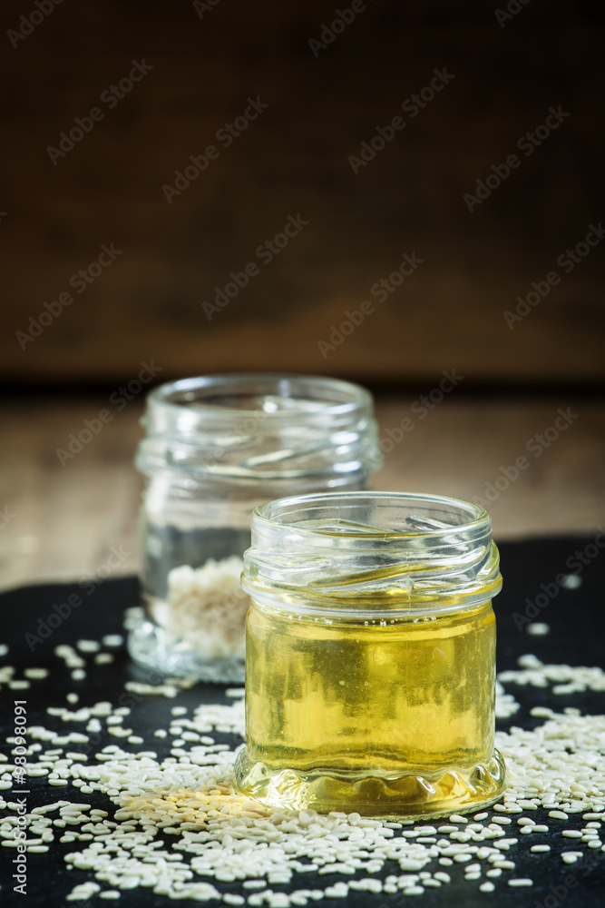 Sesame oil in the pot and sprinkled sesame seeds, selective focu Sesame oil in the pot and sprinkled sesame seeds, selective focu