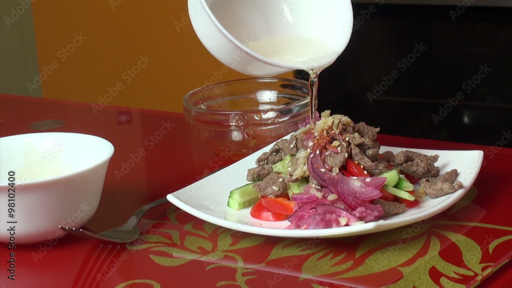 Pour sauce spicy Thai salad with beef and vegetables Pour sauce spicy Thai salad with beef and vegetables