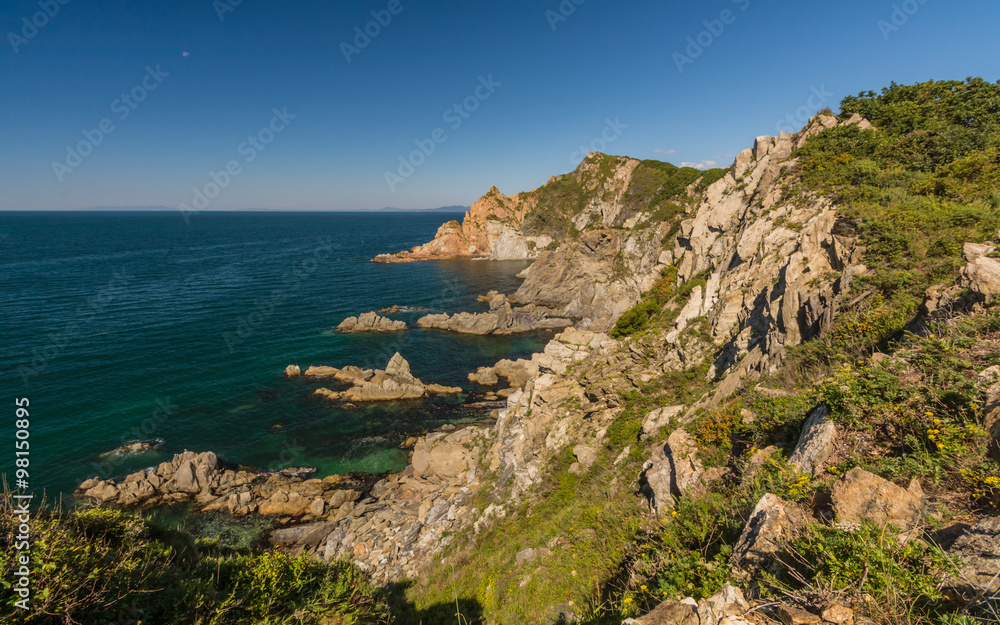     Скалы и горы на берегах Японского моря. Приморье, Россия.Rocks and mountains on the shores of the sea of Japan. Primorye, Russia.