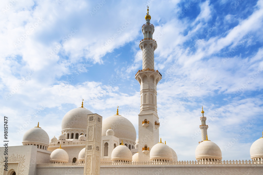 Obraz premium Sheikh Zayed Grand Mosque in Abu Dhabi, the capital city of UAE