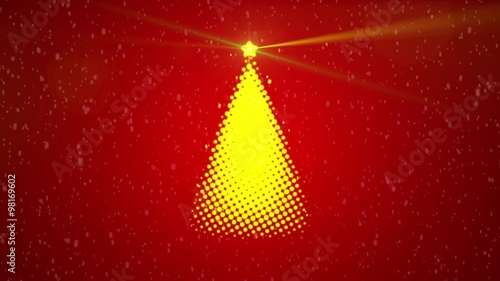 Weihnachtsbaum leuchtet auf mit Schnee