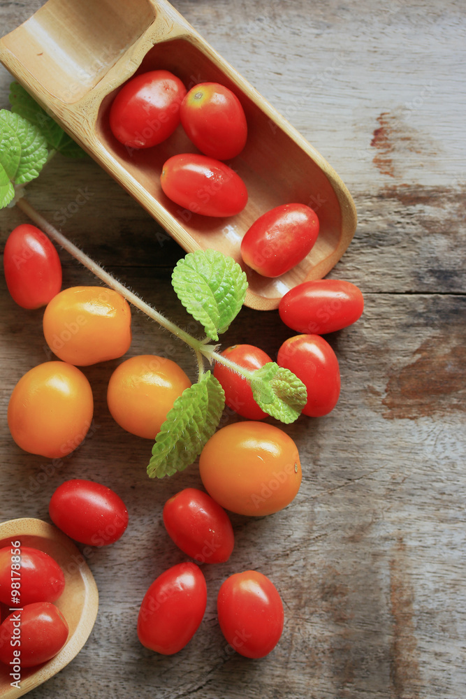 fresh tomatoes with mint leaves fresh tomatoes with mint leaves