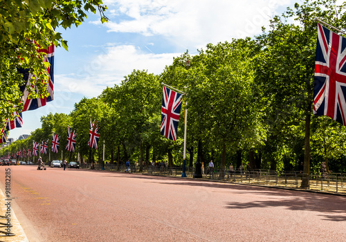 The Mall, street in front of Buckingham Palace in London фототапет