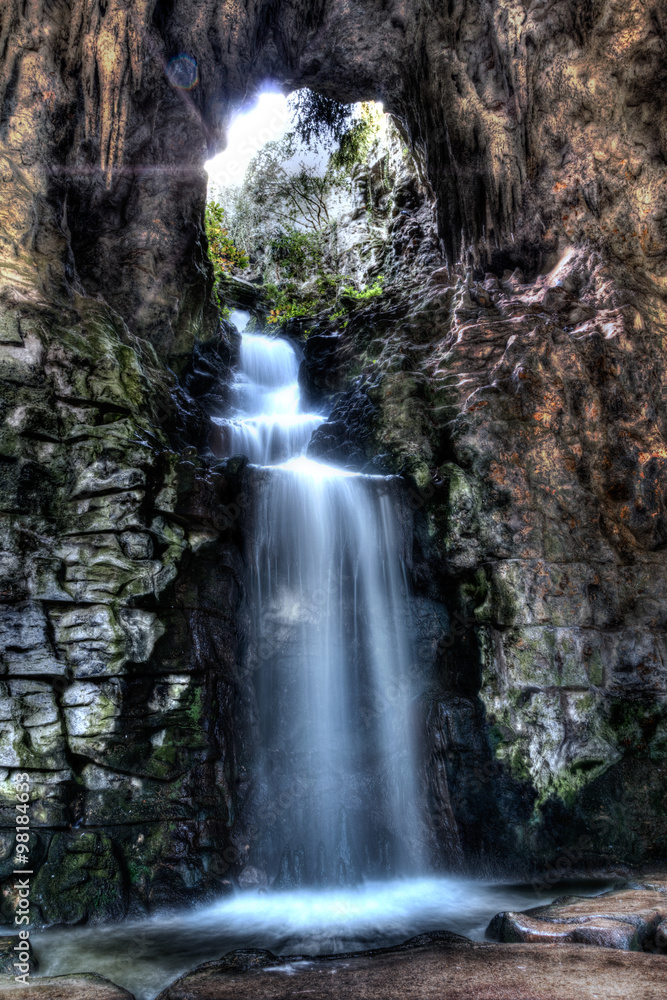 Fototapeta premium Waterfall from Buttes-chaumond parc in Paris