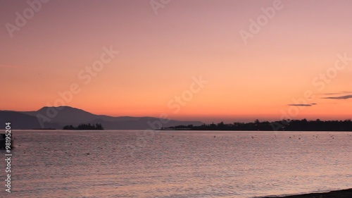 Alba sul lago