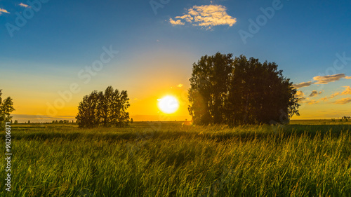Закат солнца в полях Сибири, Россия