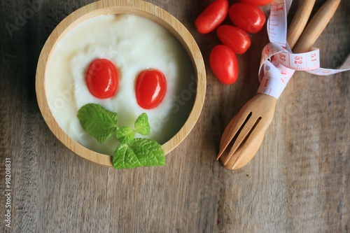 Yogurt with fresh tomatoes