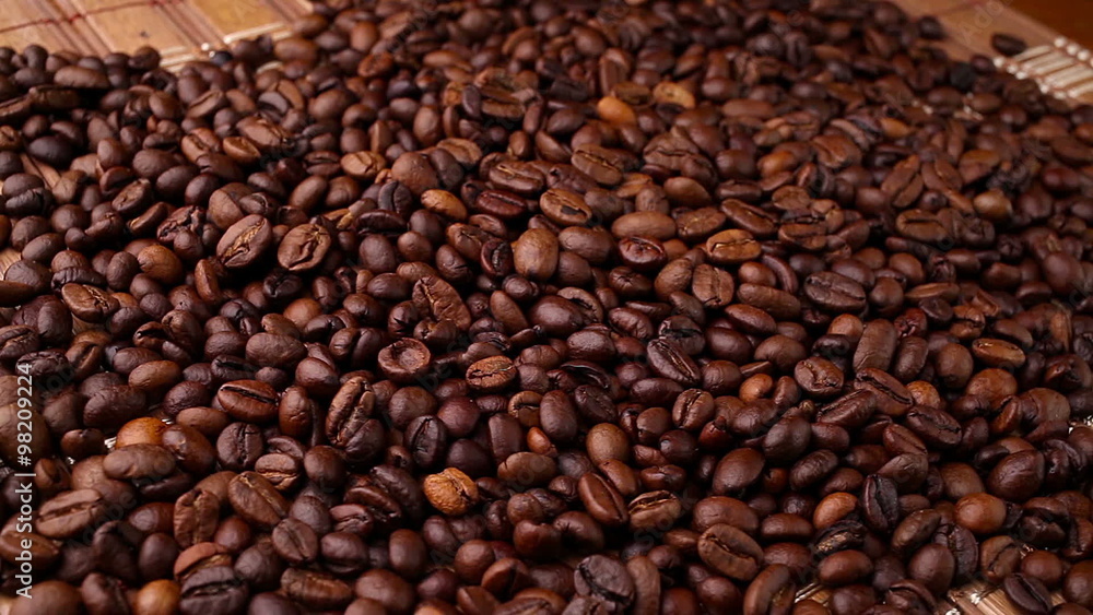Coffee beans rotate perfectly on a turntable. Coffee beans rotate perfectly on a turntable.