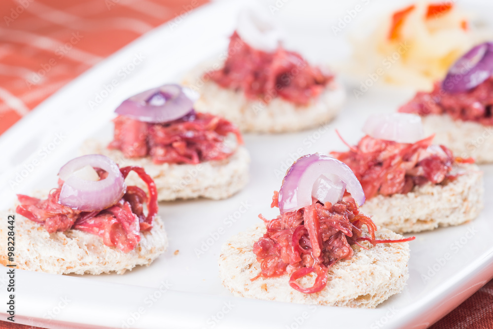 wheat bread topped with corned beef and sliced onions wheat bread topped with corned beef and sliced onions
