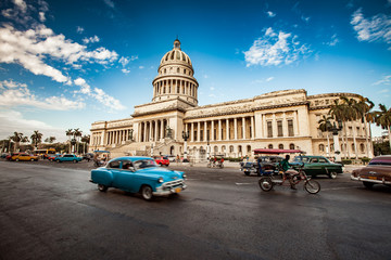 Keuken achterwand Havana Klassieke Amerikaanse auto in Havana  © Andrei Armiagov