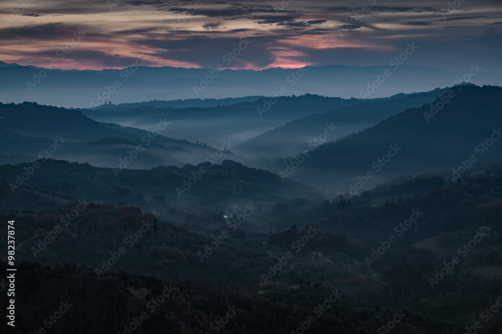 Obraz premium Panorama all’alba degli Appennini alto Lazio