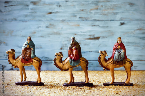 Canvas-taulu the three kings in their camels
