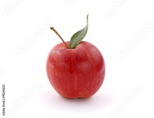 una mela rossa - sfondo bianco
