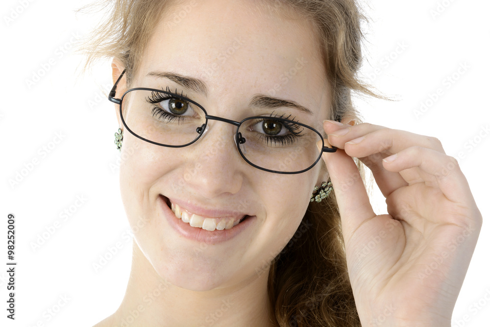 Frau mit Brille, Hornbrille oder Nerd-Brille lächelt freundlich Frau mit Brille, Hornbrille oder Nerd-Brille lächelt freundlich
