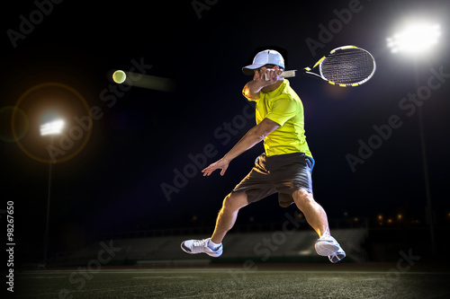 Tennis player during a match at night © Carlos Santa Maria