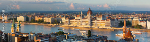 Canvas Print Budapest parliament in the sunset lights