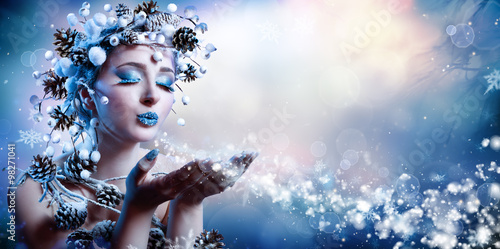 Bild auf Leinwand Winter Wish - Model Fashion Blowing Snowflakes