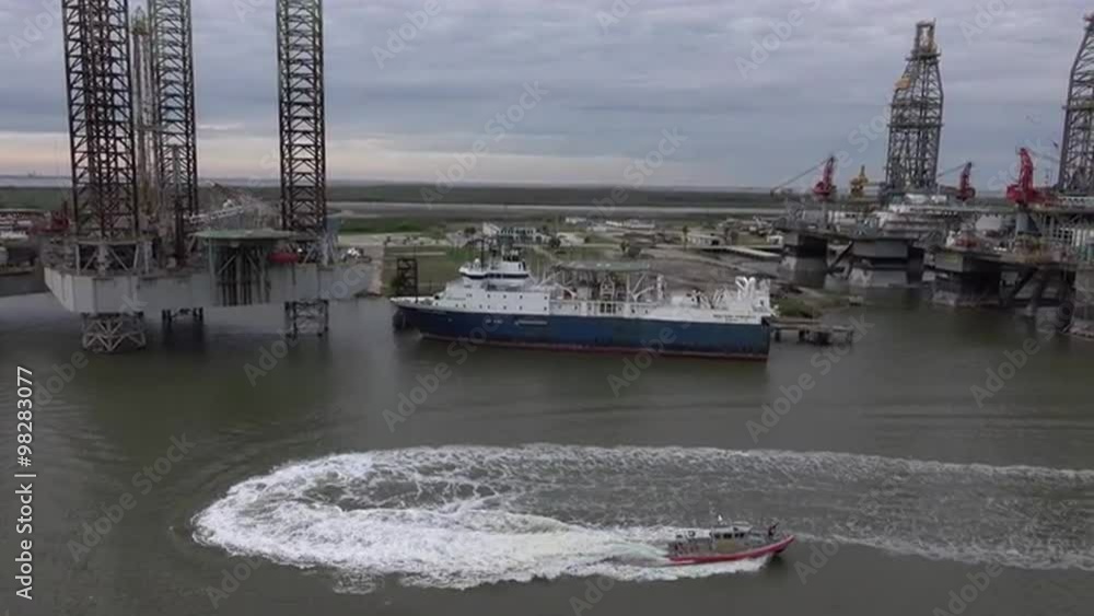Video „Galveston Texas cruise oil platforms homeland security boat ...