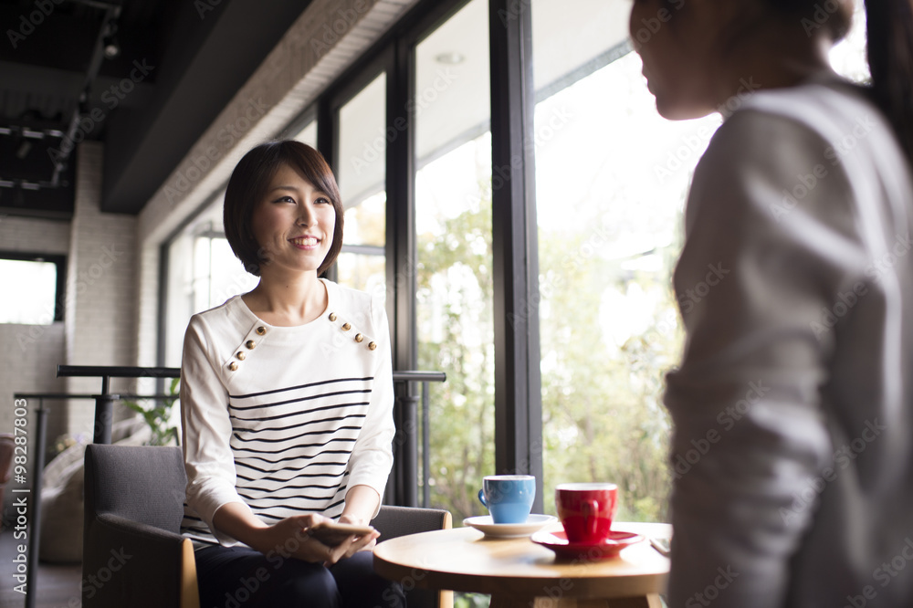 Two women have met in a cafe