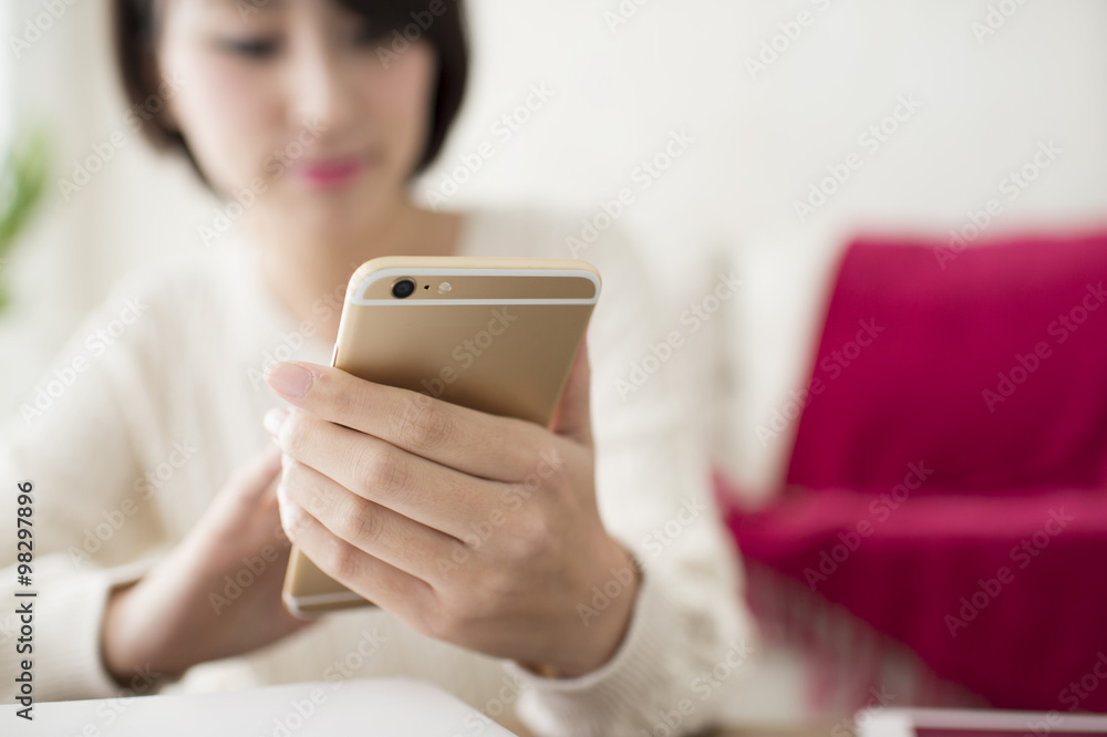 Women are crazy about mobile phones Women are crazy about mobile phones