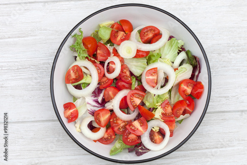 Delicious green salad with tomatoes