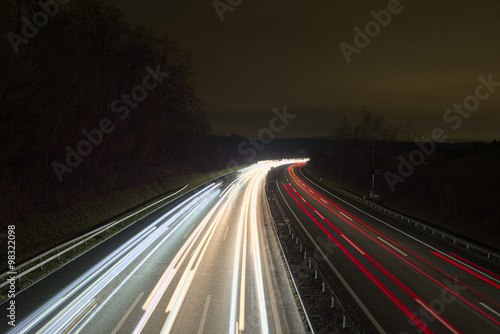 Lichtspuren auf Schweizer Autobahn
