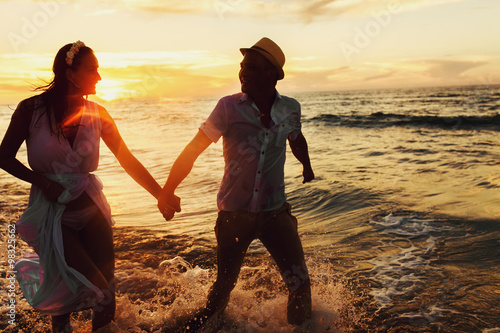 Photography beautiful sunset in the ocean and happy couple holding hands