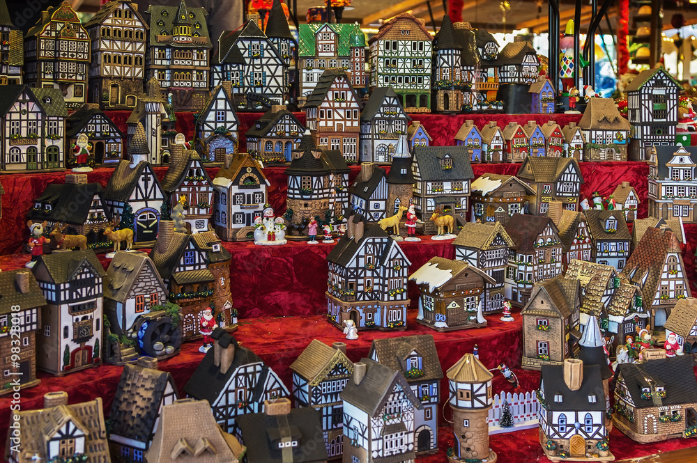 Fototapeta premium miniature houses at the Christmas market