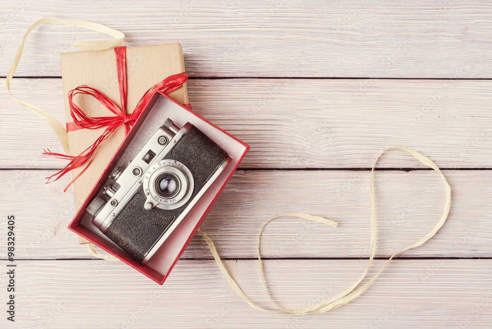 Fototapeta premium Vintage camera in red gift box, top view