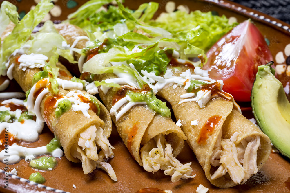 Tacos Dorados de Pollo foto de Stock | Adobe Stock