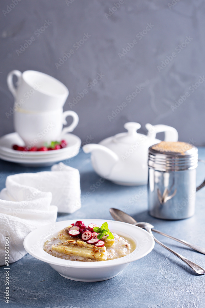 Multigrain porridge with bananas and cranberry Multigrain porridge with bananas and cranberry