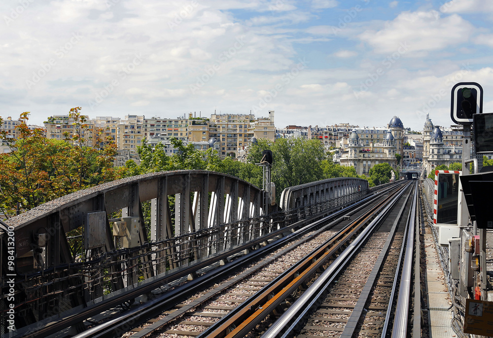 Paris - voie ferrées pont Bir-Hakeim Paris - voie ferrées pont Bir-Hakeim